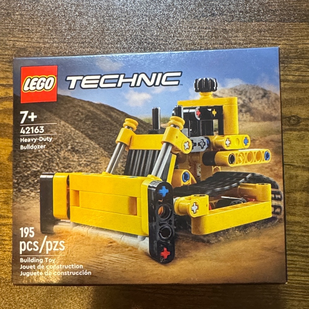 LEGO Technic Bulldozer Set in Yellow and Black